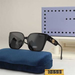 50% Rabatt auf Großhandel der Sonnenbrille New G Family Square Damen Fashion Advanced UV Resistant Rice Nagel Box Sonnenbrille 9560