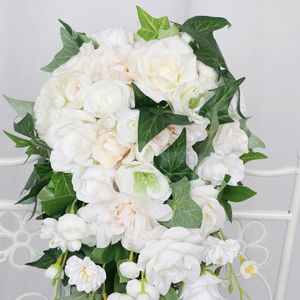 Wedding Flowers Simulation Bride Holding Extended Supplies CHD20908