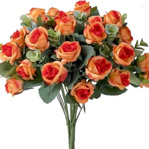 Dekorativer Blumen-Simulationsstrauß, 11 kleine Rosen in Eukalyptus, Hochzeitsdekoration, Heimdekoration, Kunststoff-Kunstblume, El-Party, Festlich