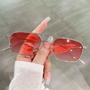 56 % RABATT auf den Großhandel mit Sonnenbrillen, modische quadratische Piloten-Sonnenbrille für Damen und Herren, klassische rechteckige Metallrahmen, Bonbonfarbene Brille, UV400, Y2K-Sonnenbrille