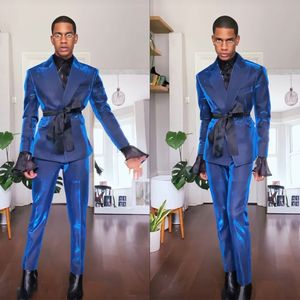 Parlak Mavi Erkekler Düğün Smokin 2 Parçası Tepedli Yaku Resmi Balo Partisi Özelleştirilmiş Ceket Pantolon Damat Akşam Moda Şovu Giyim