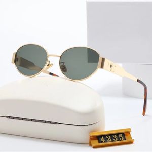 2023 Luxusdesigner Sonnenbrille Frauen -Männerbrille mit Lisa Triumph Beach Street Foto Die gleiche Mode Sonnenbrille Metall Voller Rahmen