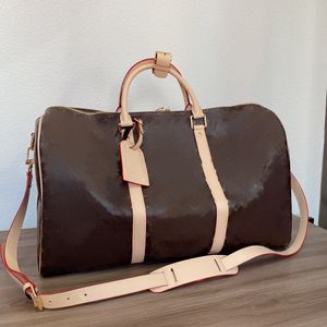 Luxury Brand Unisex Duffel Bags Cowhide Letter Handbags Keepall Travel Bag Designer Famous Brand Mens Duffel Bags Luggage Bag Women Shoulder Bags Crossbody Purses