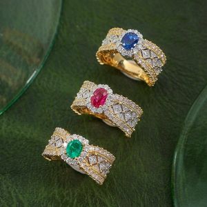 女性の高級デザイナーリングイタリア語織りゴールドプロセスシミュレーションピジョン色の宝石リングホローアウトゴールドレッドブルーグリーンダイヤモンドオープンリング1585