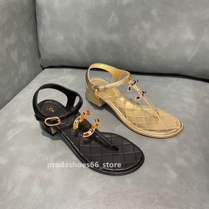 Paris Clip-Toe Fashion Luxury Designer Sandals Женщины 2023 Летовые новые низкие каблуки шлепанцы.