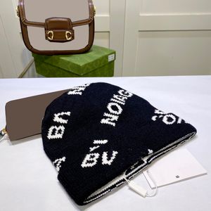 Designer Beanie Luxury Beanie Temperament Versatile Knitted Hat Warm Letter Design Hat Christmas Gift Mycket trevlig hatt