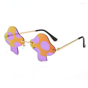 Occhiali da sole Mushroom Ladies 2023 Ultimi occhiali senza montatura a forma di vapore retrò Fashion Prom Party Eyewear