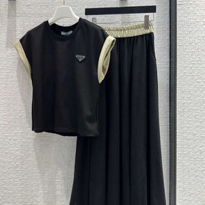 Saia casual de manga curta triangular preta feminina de verão, tecido de poliéster confortável e rápido, moda casual todos os dias.