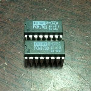 PCM1702 Integrated circuits Chips PCM1702-J PCM1702-L PCM1702-K 20-BIT DAC Dual in-line 16 pin dip plastic package PDIP16 HI229s