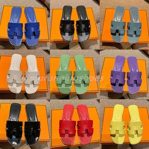 2023 Designer Chypre Slippers Women Leather Sandals Men Ladies Flip Flops Summer Beach Flat Slippers S Size 35-44 L1