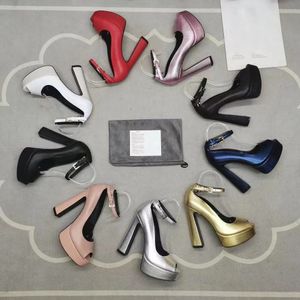 Kadın platformu topuklu ayakkabılar için tasarımcı sandaletler klasik balık ağız açık ayak parmağı pompalar içi boş kaliteli deri elbise ayakkabı altın kilit dekorasyonu 15cm yüksek
