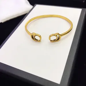 Luxurys charm armband designer smycken retro stil med diamantarmband armband för kvinnor mode smycken charm smycken tillbehör 14 stil