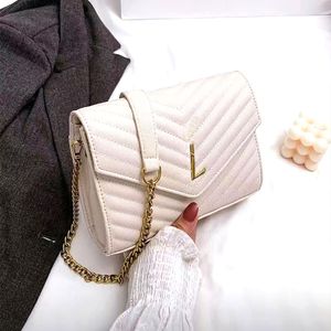 2023 Üst moda zinciri çantası moda havyar crossbody zarf çantası