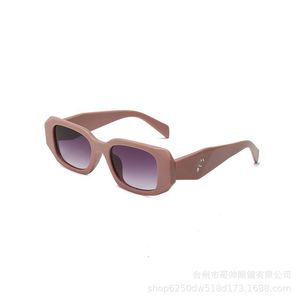 .Fashion New Small Box Square Solglasögon Grossist UV -solglasögon för män och kvinnor i Europa och Amerika.
