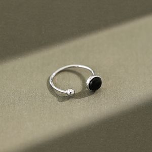 Echter offener Ring aus 925er Sterlingsilber für Frauen mit rundem schwarzem Achat/Mondstein. Tun Sie den alten Stil. Fingerringe Schmuck Großhandel YMR229