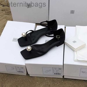 Sapatos TOTEME 2023 Sandálias de verão Silk Clip Toe Confortável Versátil Fundo Plano Grande Pérola para Mulheres Senhoras Sexy Pérolas Sandália Chinelo Fivela Sapatos de Praia FQV4