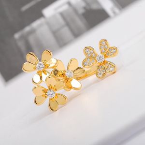 Klusterringar 2023 Pure 925 Sterling Silver Jewelry for Women Gold Clover Flower Ring Between Fingers Design Wedding