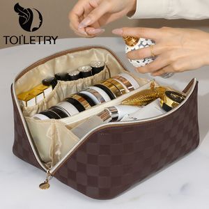 Bolsas Cosméticas Estojos Higiene Pessoal Almofada Feminina Bolsa Cosmética Xadrez Maquiagem Bolsa Organizadora de Artigos de Higiene Pessoal Sacos de Armazenamento de Grande Capacidade Couro PU Hangbag Tote 230729