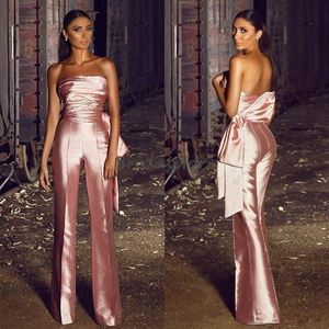 Trend Rose Pink Jumpsuit aftonklänningar Sexig stropplös siden Satin Pant Prom Party Dresses With Big Bow 2021 Billiga kläder de So2474