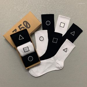 Kadın SOCKS 3 Çift/Kutu Gülümseme Geometri Çoraplar Pamuk Harajuku Düz Renk Yumuşak Üçgen Spor Erkekler İçin Komik Uzun Hediye