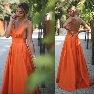 Party Dresses Orange Open Back A Line Prom 2023 Ärmlös Spaghetti Strap V Neck golvlängd Formell aftonklänningar