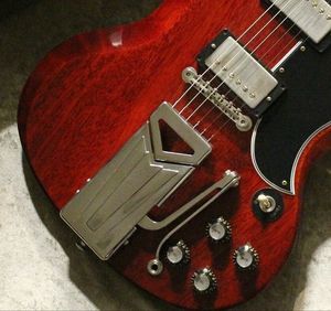 カスタムショップ1961 Les SG Standard Sideways Vibrola Cherry Red Vosエレクトリックギターケース