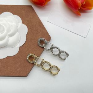 Crystal Diamentowe broszki projektanta broszka marka złota srebrna litera biżuteria do kobiet w stylu Jewlery z pudełkiem na prezent