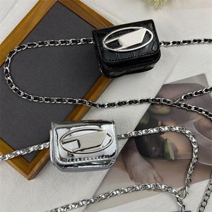 Cinture a catena alla moda per le donne Lettere classiche Cintura in pelle con fibbia in argento Cinturino a catena di lusso da uomo con piccola borsa