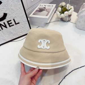 Projektant Bucke Hats for Women Giełd Grzeże Brim Hats Plaża Casual Active Fashion Street Cap Lets Słońce List Ochrony Słońca His-i-Hers Caps AAAA123