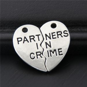 200Set Lot Antique Sliver Spoling Love Charms Partners In Crime Letters Heart Pendant Making Fit Handgjorda tillbehör 20X19MM274I
