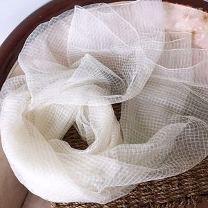 Schals 30% Seiden 70% Wollplaid Schal für Frauen Frühling Herbst Dünne leichte Schal weiblich modische farbe Farbe Sheer Foulard Beach Deck