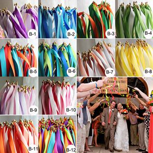 Bannerflaggor 50/20st Colorful Stain Ribbon Wedding Stick Mixed Color Wedding Wands med guldklockor för bröllopsdekoration 230731