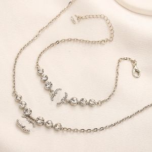 Lyxvarumärkesdesigner smycken uppsättningar armband halsband Inlay Crystal Letter Silver pläterad rostfritt stål choker hänge halsband kedja tillbehör gåvor