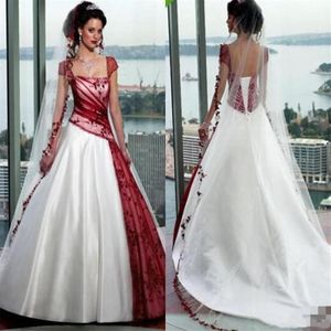 Retro Design Białe i czerwone sukienki ślubne aplikacje rękawy koronkową plisowaną tiulową satynę Line Suknie ślubne niestandardowe rozmiar 2812884254n