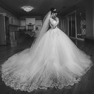 2020 Retro Arabic Ball Gown Wedding Dresses Long Sleeve Sheer Neck Sweep Train Appliques Beads Crystal Chapel Garden Country Brida266S