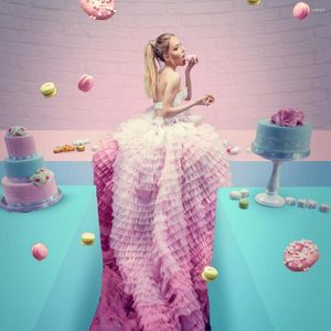 Lässige Kleider Luxus Tüll Puffy Multi Farben Neckholder Spitze Top Ballkleid mit langer Schleppe Geburtstagsfeier Po Shoot Prom Kleider