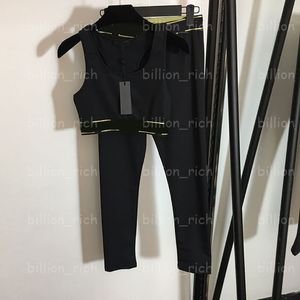 Designer Women Tracksuits Webbing Black Sexy Croped Tank Tops Sport Yoga Outfits Summer Gym Yoga Set Bekväm gymmet snabbt sportkläder