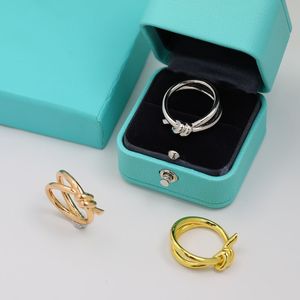 Tasarımcı Küme Yüzükleri Kadın Altın Moda Takı Knot Parlak Bant Yüzük Çens T Klasik Promistan Çift Gümüş Jewlery 237316c