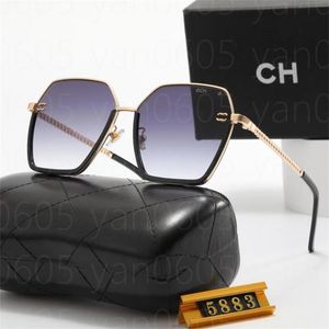 GG Designer CC Channel Solglasögon Cycle Luxurious Fashion Woman Mens Solglasögon Diamond Square Sunshade Crystal Shape Sun Full Package Glasses Cha Nel