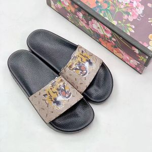 New Luxurys Designer Pantofola in gomma Sandalo classico da donna piatto Scarpa casual sandalo in tela vintage Estate all'aperto Mulo scivolo da viaggio da uomo Ciabatte da spiaggia signora Con scatola