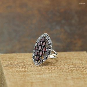 Cluster Rings Antique Rhombus Long Garnet S925 Sterling Silver Thai Craft Women's Green Zircon pekfingerhängare Kvinna