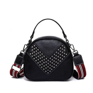 Akşam çantaları moda trend üst tutamak perçin tasarımcı çanta kadınlar için gerçek deri kabuk rahat punk vintage bayan omuz messenger çanta 230731