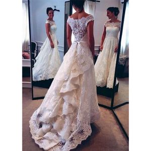 2021 Abiti da sposa vintage in pizzo con spalle scoperte Una linea Sweep Train Abiti da sposa Tiers Ruffles White Chapel Abiti da sposa Custom203o