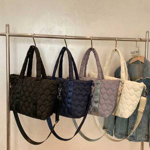 HBP Crossbody Bags Akşam çantası lüks tasarımcı büyük naylon omuz kadınlar için kış markalı trend el çantaları alışveriş cüzdan 220811