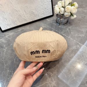 Miun Miun Designer Women Beret Solid Color Letters Haftowane logos Dypin Hat Autumn and Winter Literary Style popularny malarz Cap Brimless Hat 139 879