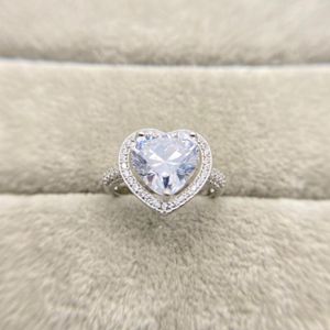 Cluster Rings S925 Серебряное серебряное серебряное сердце в форме аметистого алмазного кольца европейские и американские дамы моды Любовь Пара предложение