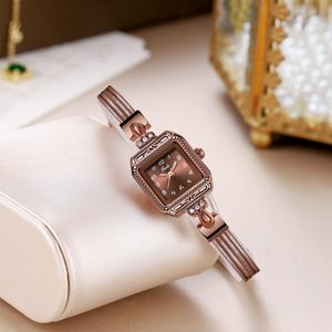 Женщины легкие роскошные высококлассные часы винтажные медные имитация змеи для змеи для часов квадратная тарелка антикварные часы