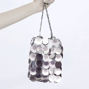 Kvällspåsar Fashion Luxury Designer Women Metal Sequin Chain Woven Bag Clutch Female Holiday Shoulder Bag 230731