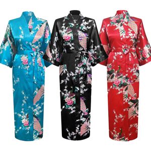 Этническая одежда с длинным стилем свободная японская атласная женщина павлин -женщина Yukata Платье для сна