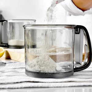 Fruit Vegetable Tools 1Pcs Flour Sifter Semi automatic Handheld Plastic Powder Kitchen Gadget Filter Professional Sifters 231101